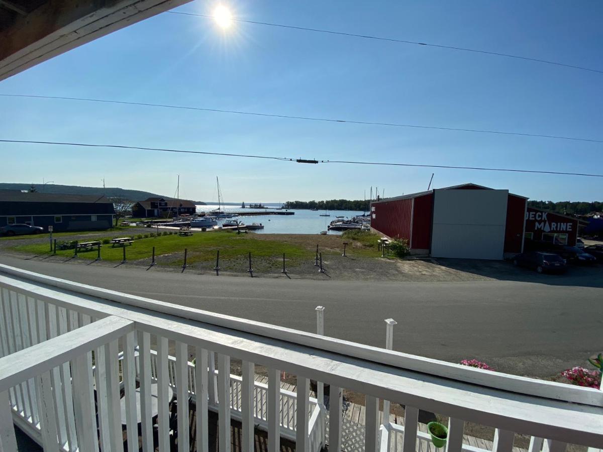 The Water'S Edge Inn & Gallery Baddeck Exterior photo