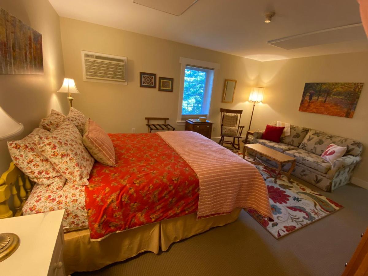 The Water'S Edge Inn & Gallery Baddeck Exterior photo